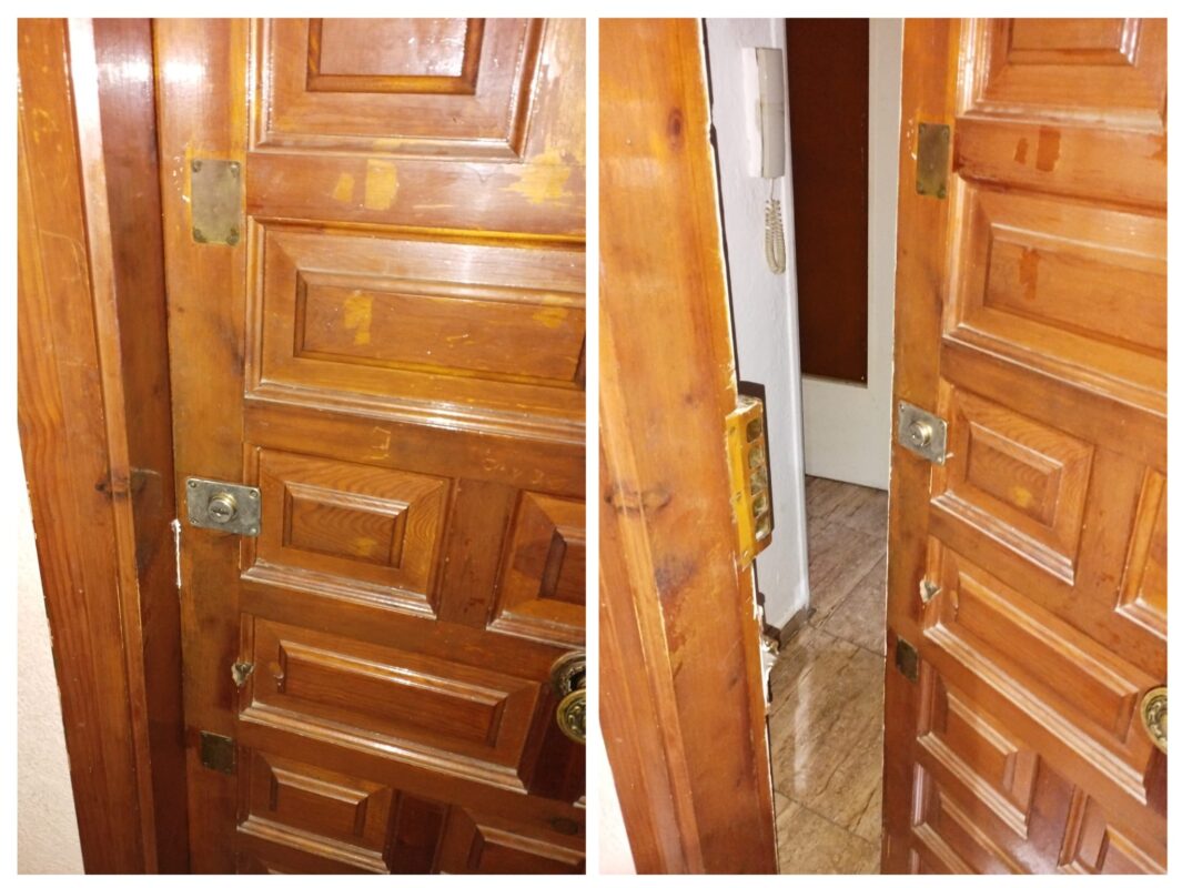 Comparativa visual del servicio de cerrajería: puerta cerrada por avería en la cerradura y la misma puerta abierta tras la intervención profesional sin daños.